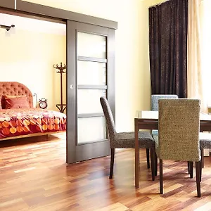 Lovely Funky Flat Near Royal Park , Warszawa Polska